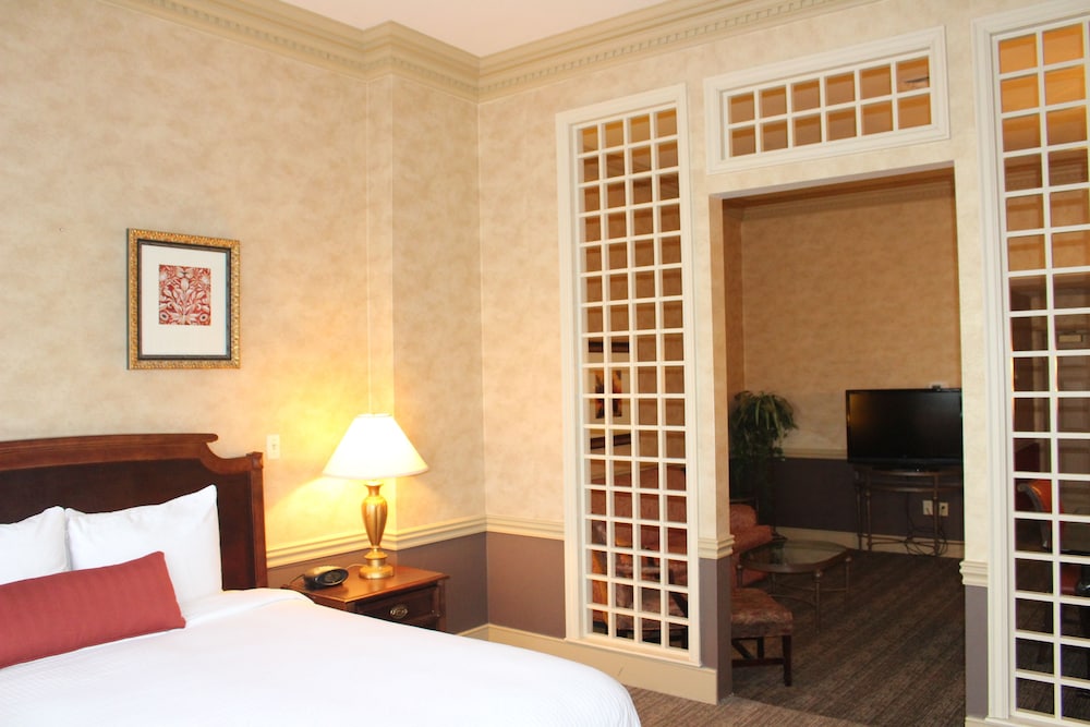 Roberts Riverwalk Urban Resort Hotel - photo 14