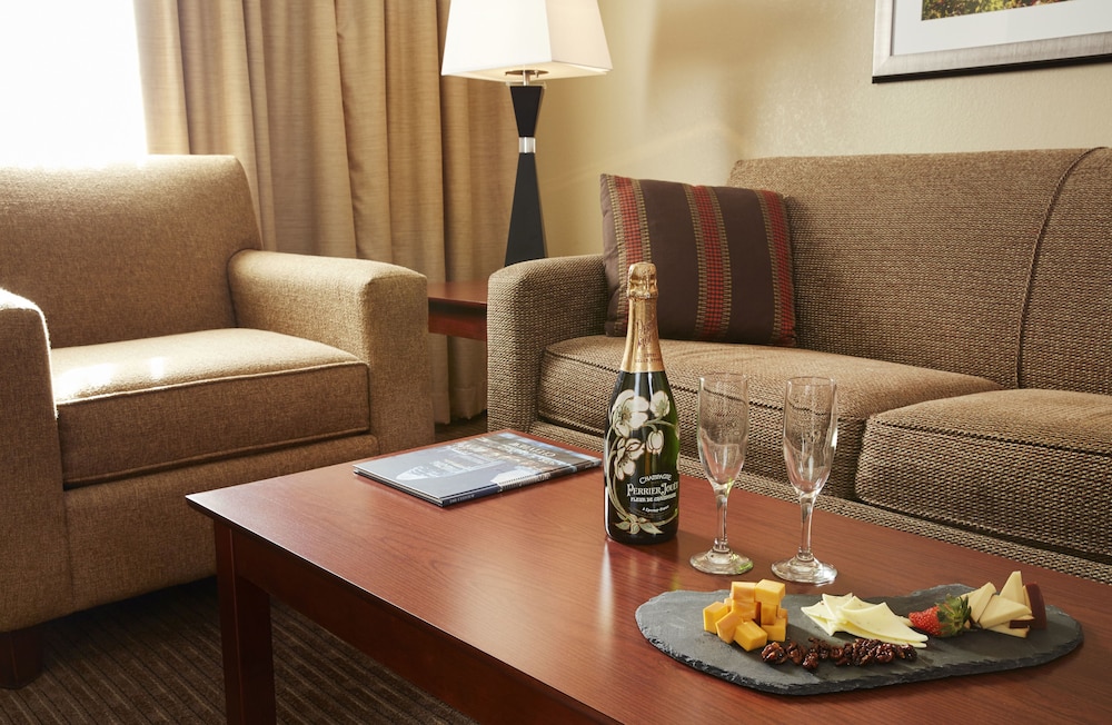 DoubleTree Suites by Hilton Hotel Cincinnati Blue Ash - photo 21