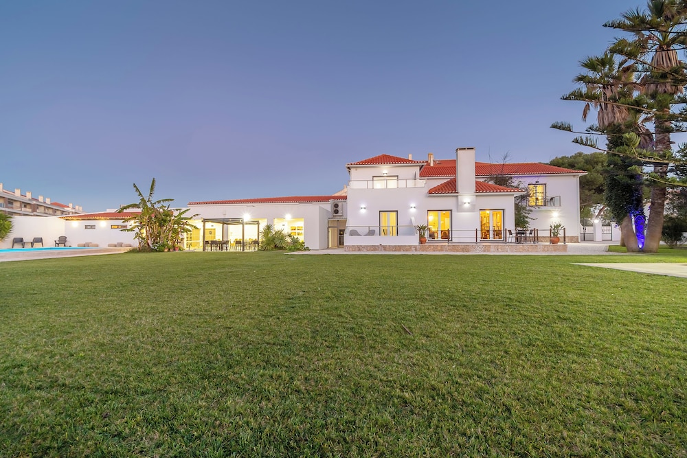 Silver Seahorse Garden Retreat in Peniche, Portugal