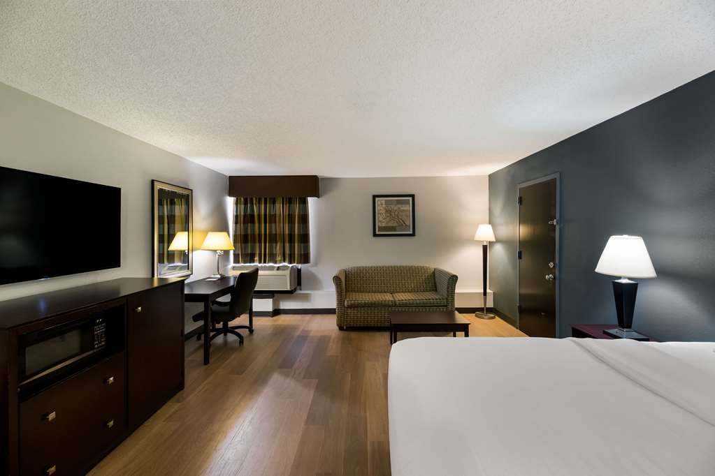 Suburban Studios San Angelo near Convention Center - photo 19