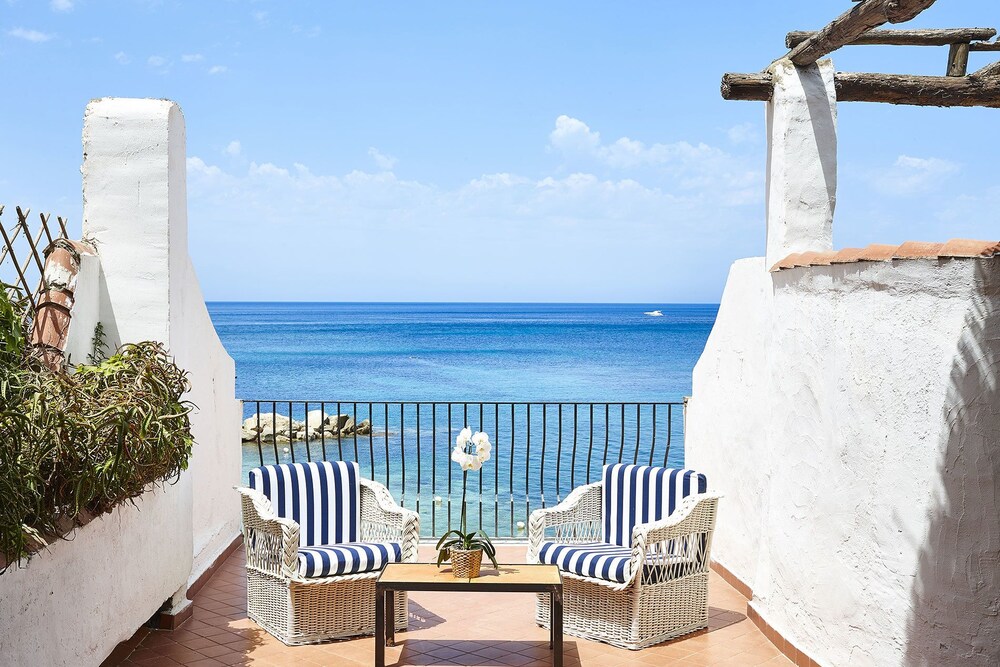Approdo Resort Thalasso Spa — 4-Star Luxury Hotel in Salerno, Italy