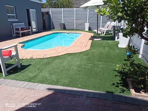 Stay Palm 2 — 4-Star Luxury Hotel in Cape Town, South Africa