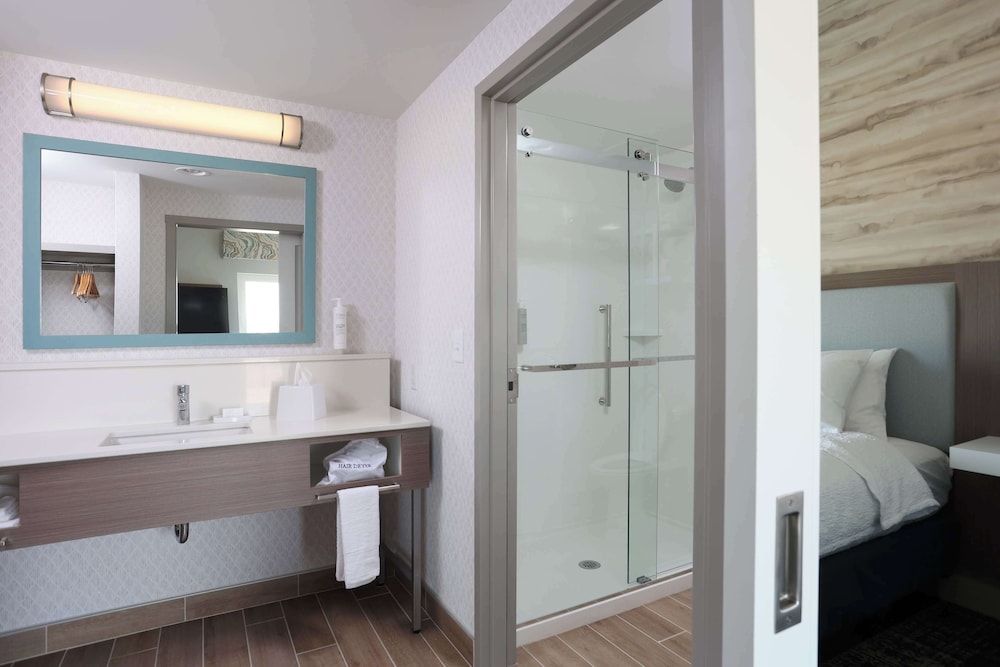 Hampton Inn & Suites Manistee Waterfront - photo 19