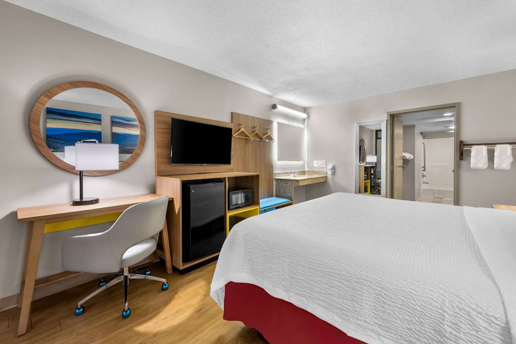 Days Inn by Wyndham Raleigh Midtown - photo 26