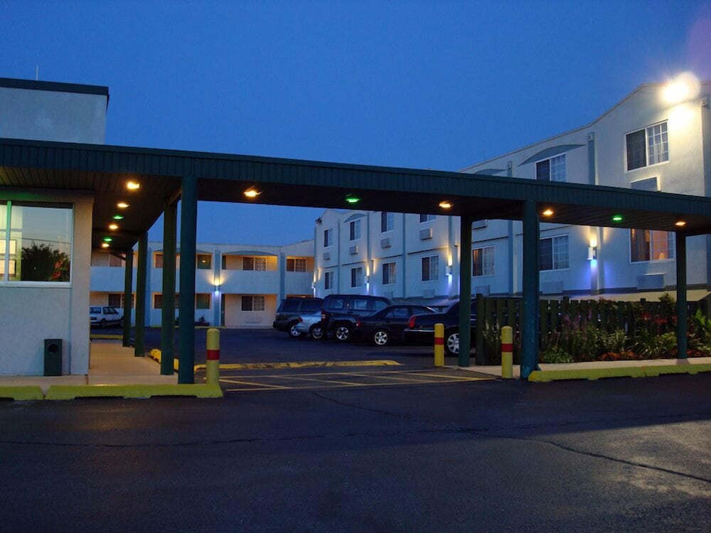 O'Hare Inn & Suites - photo 26
