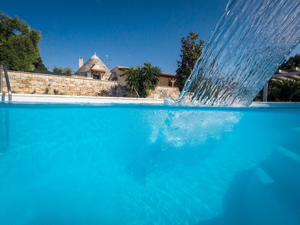 TD Villa Luna Trulli with Large Pool — 4-Star Luxury Hotel in Castellana, Italy