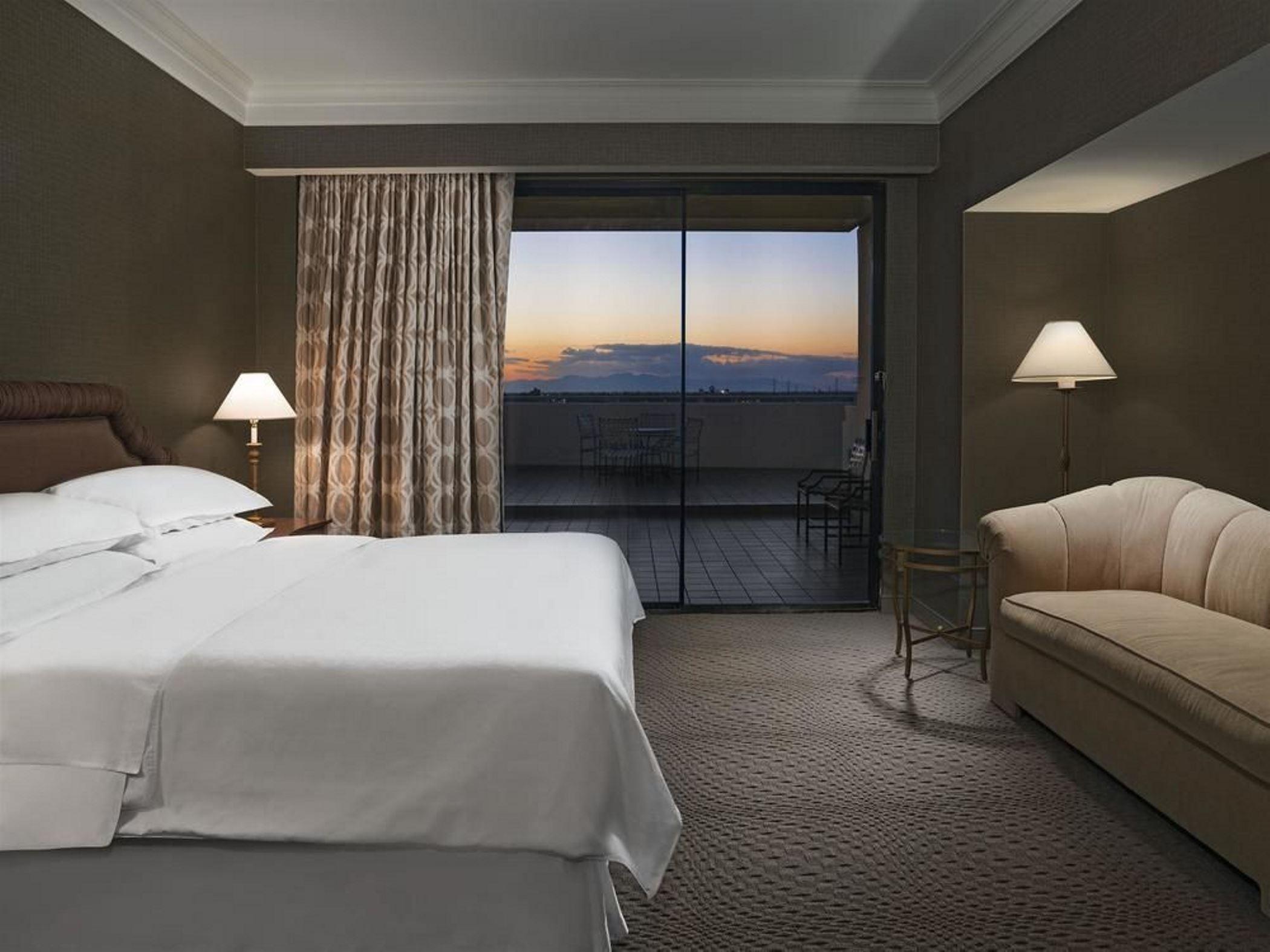 Sheraton Crescent Hotel - photo 6