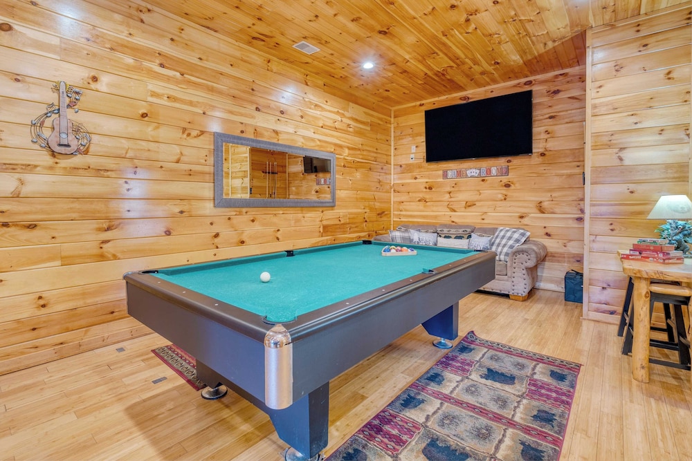 Bear Cove by Avantstay Hot Tub Pool Table - photo 13