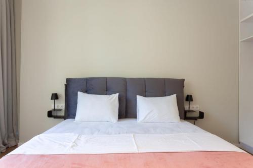 2BR luxury apartment with 2 Balconies in historic Tbilisi