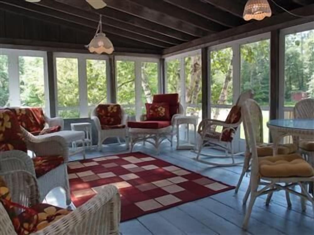 Admiral Peary Inn Bed & Breakfast - photo 46