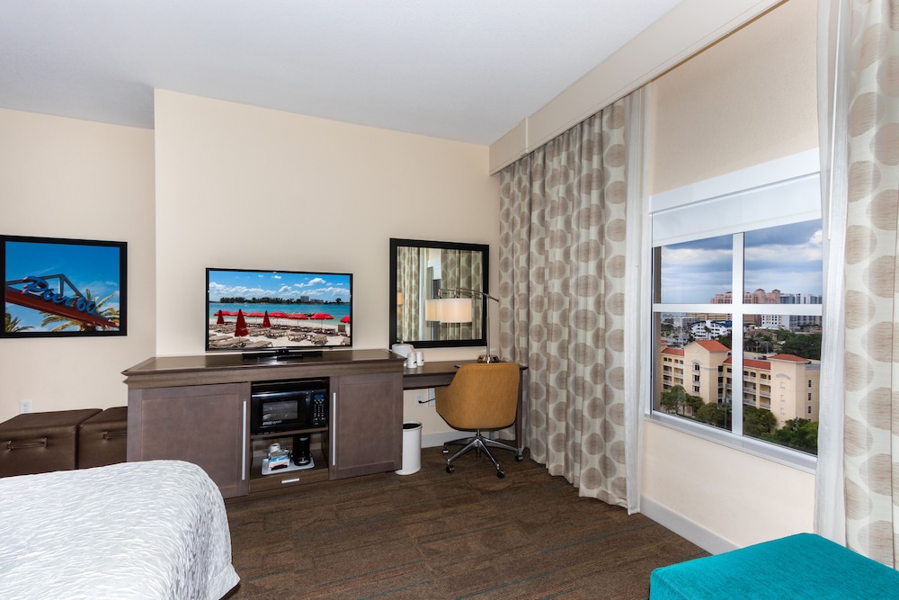 Hampton Inn & Suites Clearwater Beach - photo 4