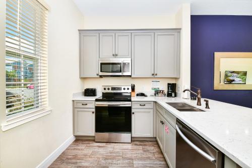 Grand Cottage with Hotel Amenities Near Disney at Margaritaville 8016LS - photo 6
