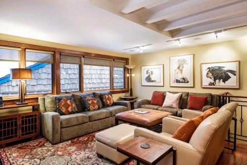 Fasching Haus Unit 9 Deluxe Condo w A C in the living area 2 Blocks to Downtown Aspen — 4-Star Luxury Hotel in Aspen, United States