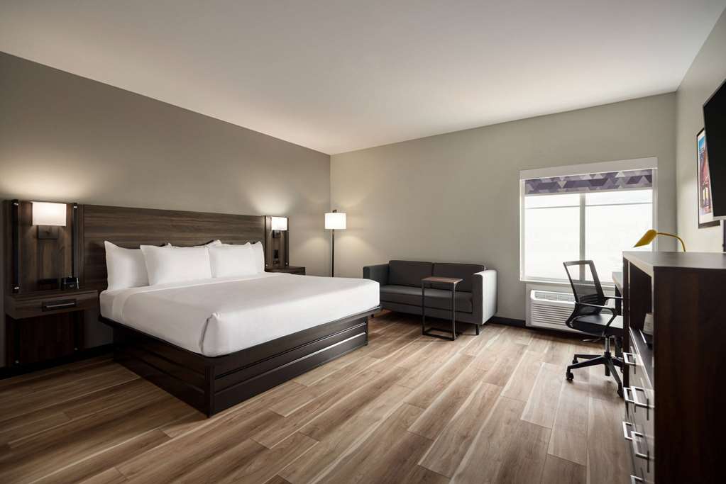 La Quinta Inn & Suites by Wyndham Gonzales LA - photo 20