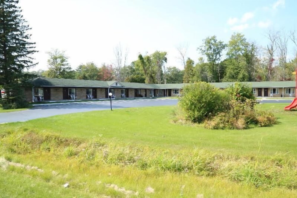 Crows Nest Inn Tawas - photo 23