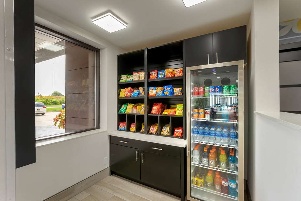 La Quinta Inn & Suites by Wyndham Des Moines West Clive - photo 86