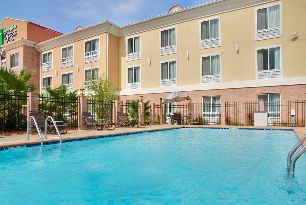 Holiday Inn Express & Suites Alexandria by IHG - photo 16