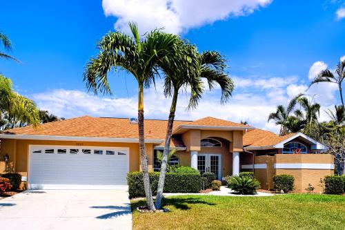 Life at the Canal — 4-Star Luxury Hotel in Cape Coral, United States