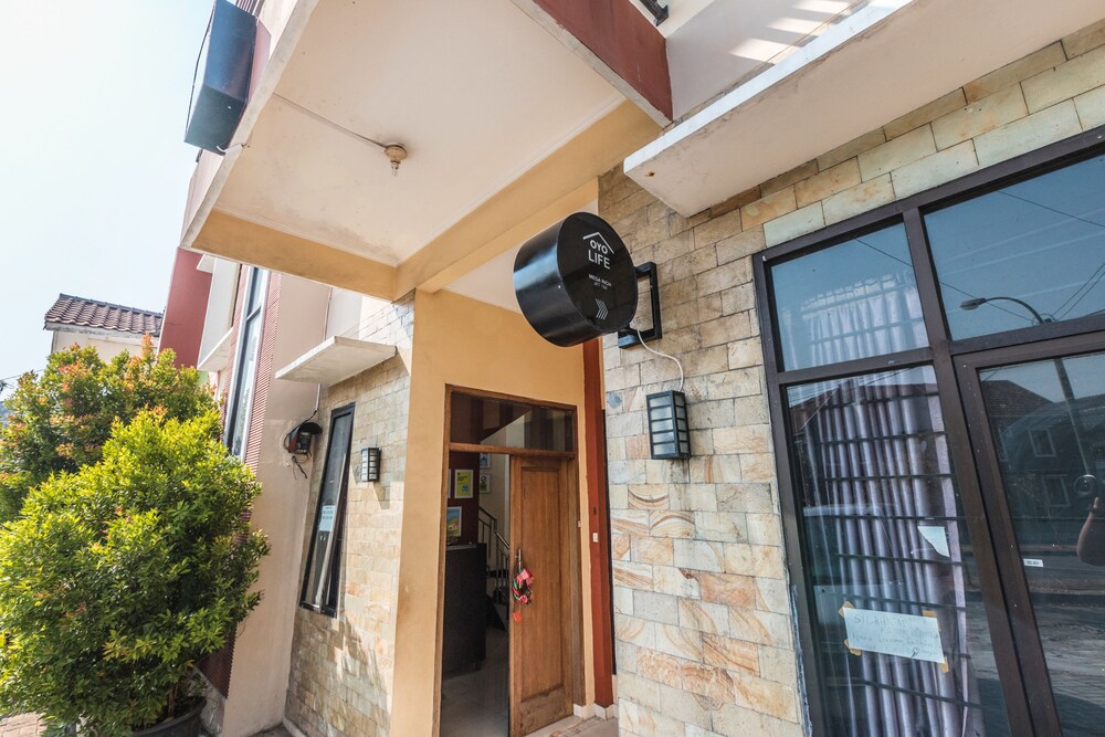 OYO Life 1203 Hunian Tinggal Mega Rich — Bekasi — photo 3