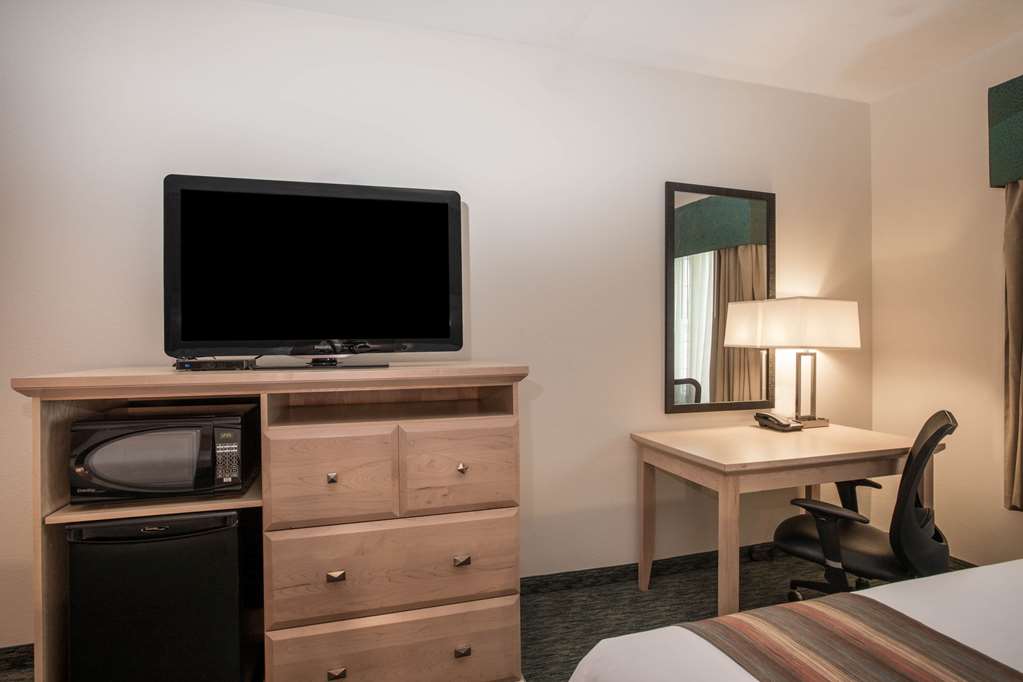La Quinta Inn & Suites by Wyndham Grand Forks - photo 32