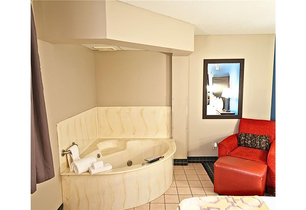 Baymont by Wyndham Marshalltown - photo 32