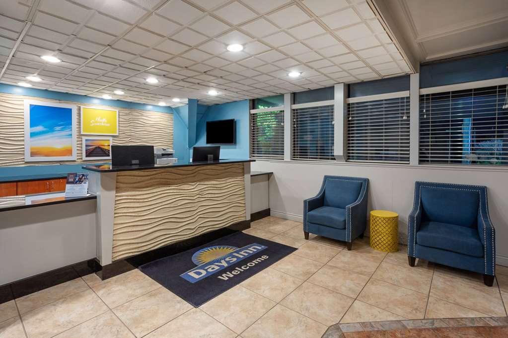 Days Inn by Wyndham Ann Arbor - photo 4