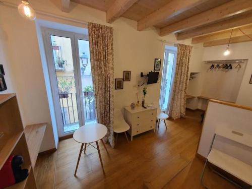 Arco della luna in Bari, Italy