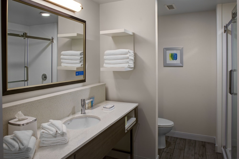 Hampton Inn & Suites Syracuse North Airport Area - photo 6