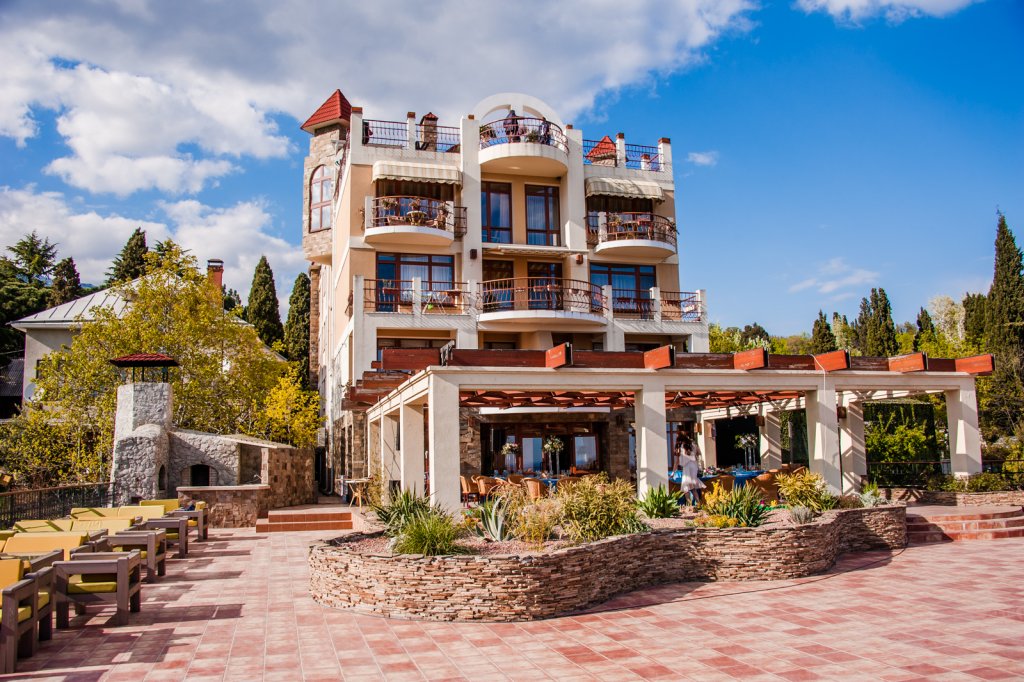 Thyssen House — 4-Star Luxury Hotel in Yalta, Ukraine