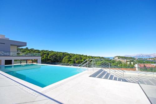 Atlantis Lux With Pool — 4-Star Luxury Hotel in Makarska, Croatia