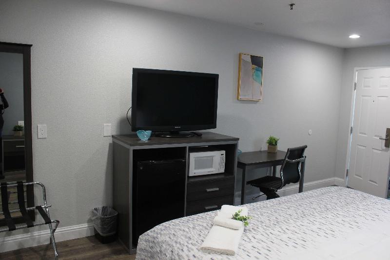 SureStay Hotel by Best Western Chowchilla Yosemite - photo 12