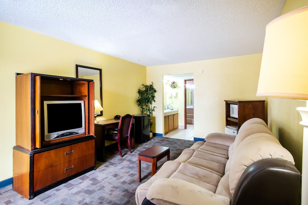 OYO Hotel Hutchinson West 4th Ave - photo 34