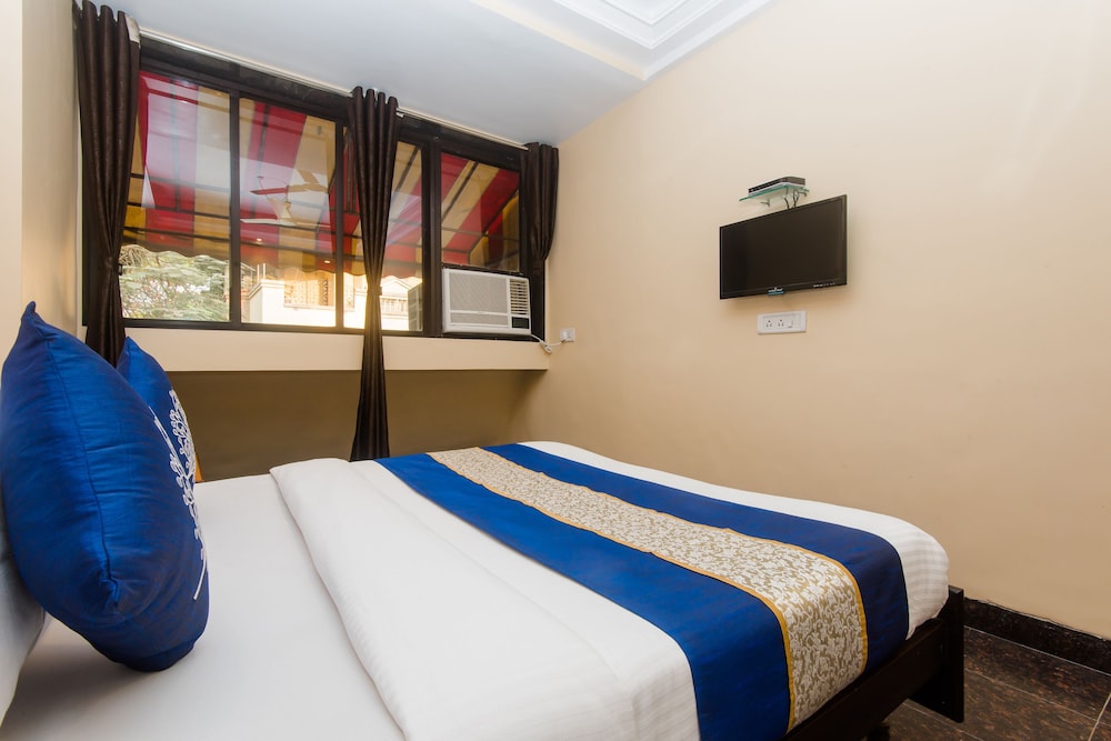 OYO 11672 Hotel Shubham