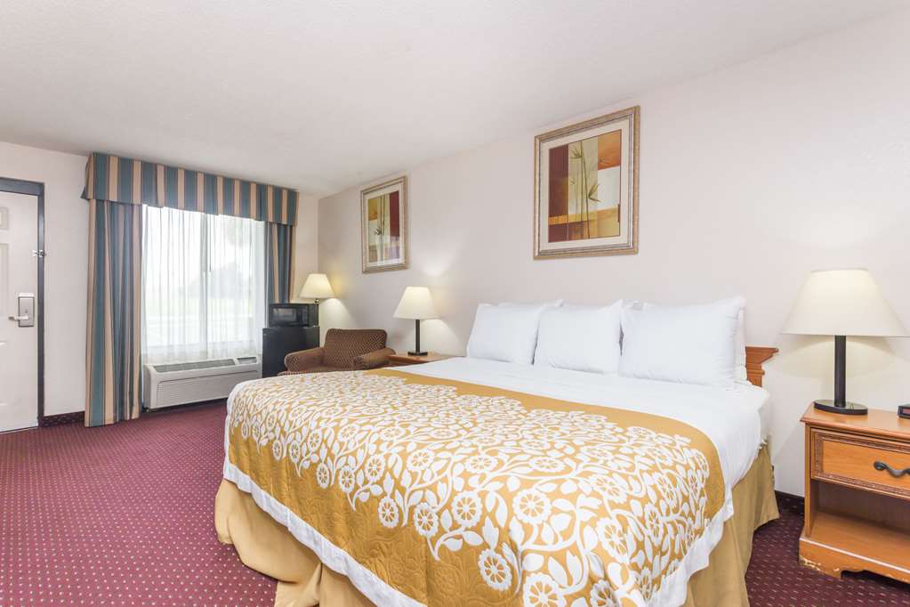 Days Inn by Wyndham Chiefland - photo 10