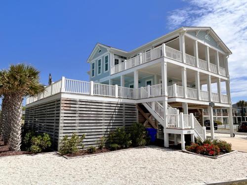 Starboard Side in Oak Island, United States