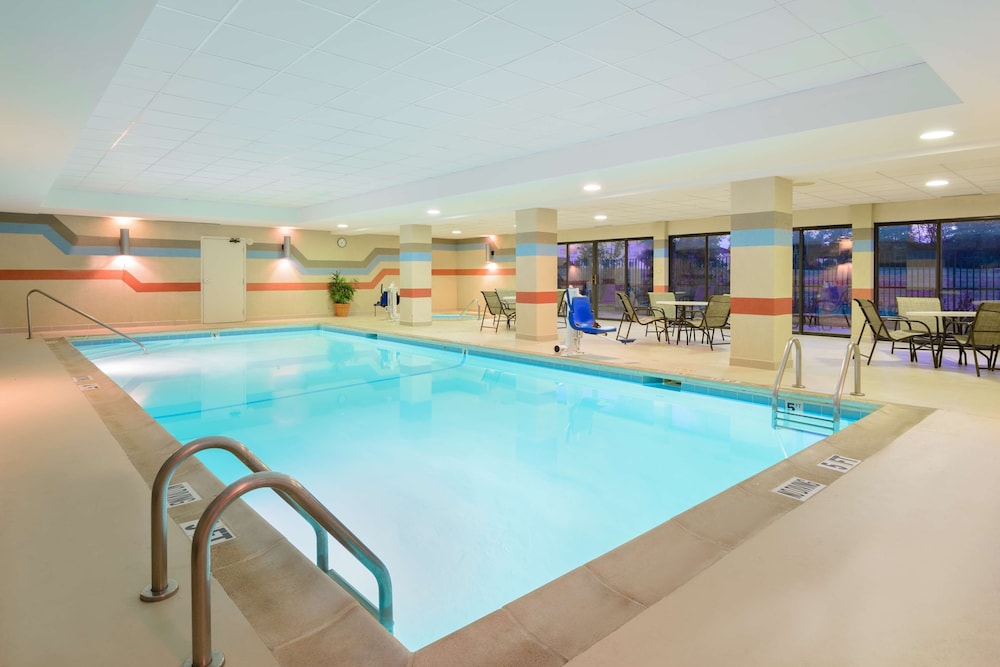 Hampton Inn Mt. Vernon - photo 14