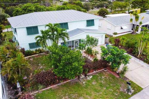 Skyline Breeze Jensen Beach Family Getaway — hotel in Jensen Beach