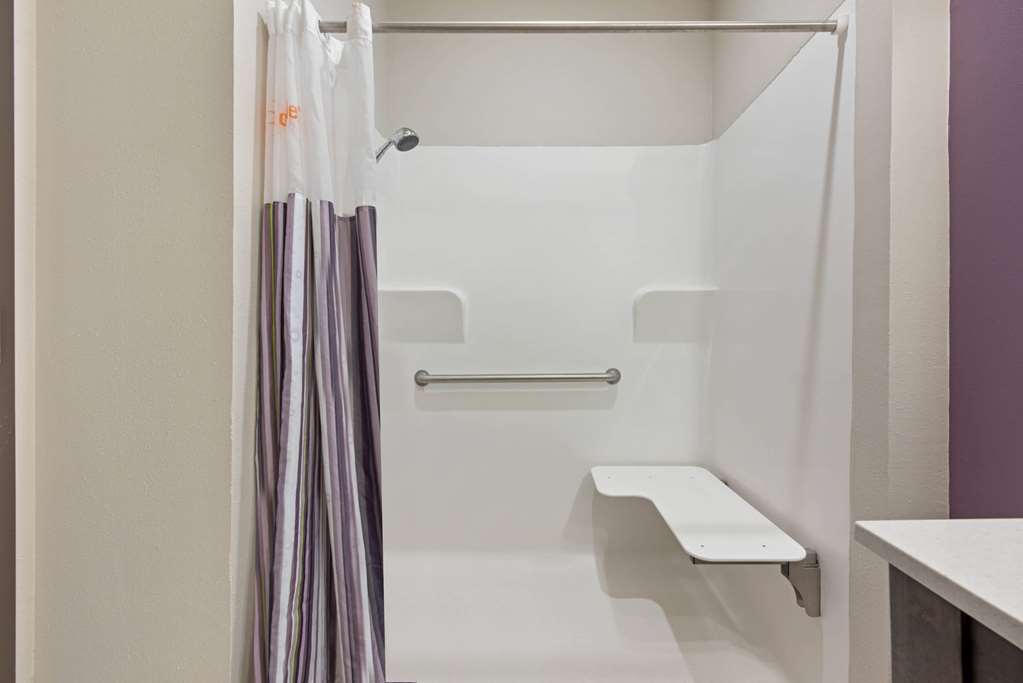 La Quinta Inn & Suites by Wyndham Lake Charles Westlake - photo 10