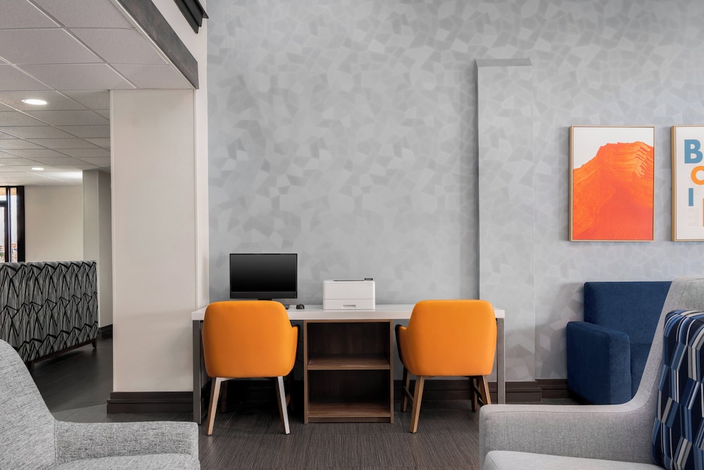Holiday Inn Express Hotel & Suites Bentonville by IHG - photo 30