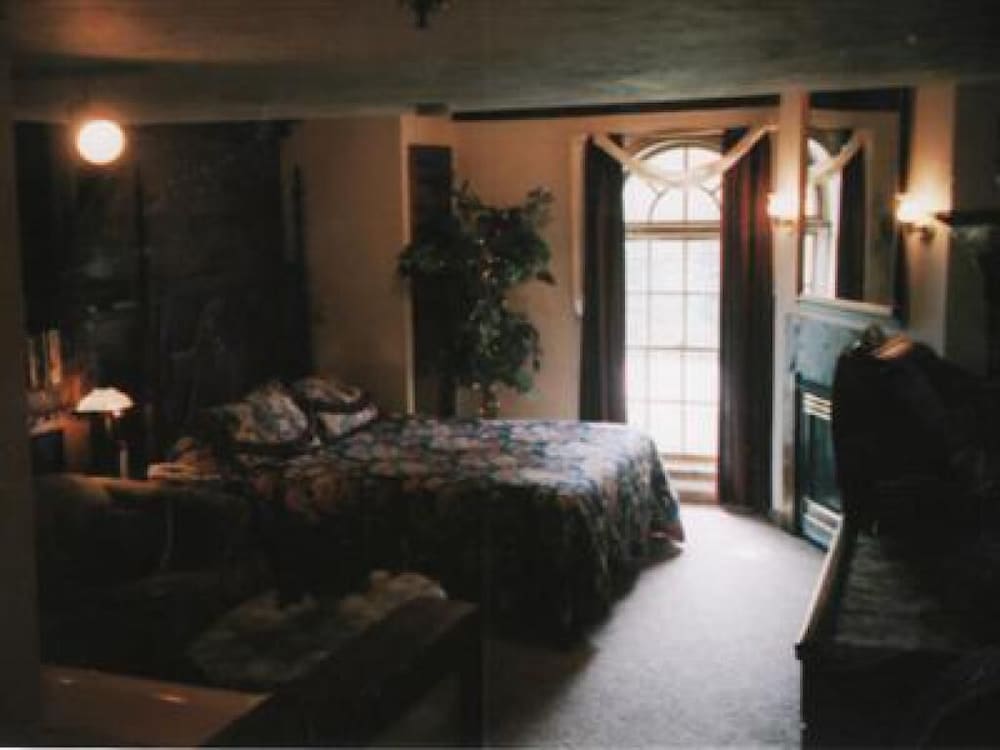 Sturbridge Country Inn - photo 13