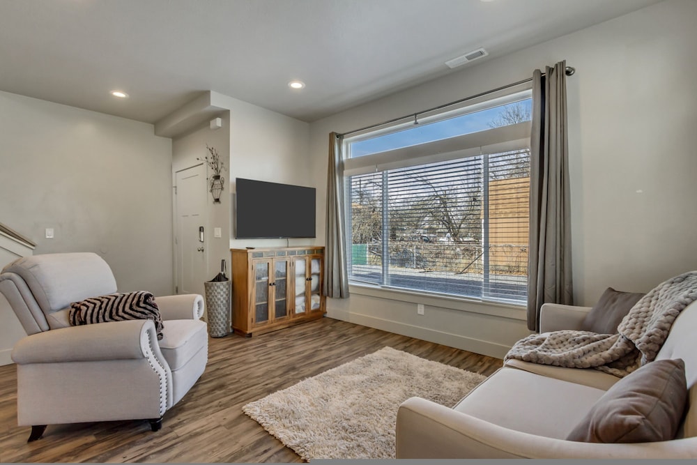 Hill Field 2 by CDH in Layton in Layton, United States