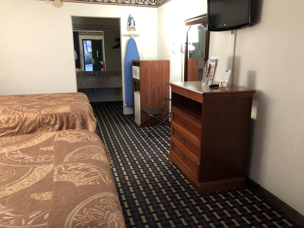 Howard Johnson by Wyndham Perry GA - photo 18