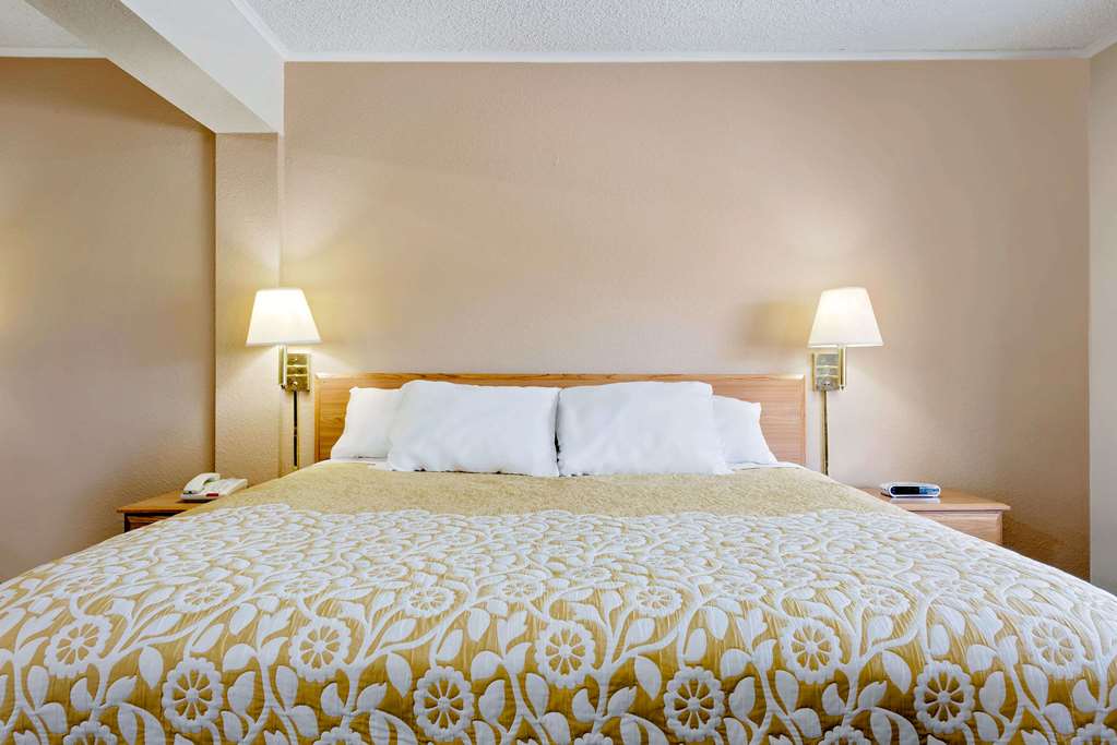 Days Inn by Wyndham Fairmont - photo 14
