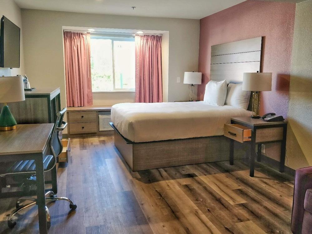 Microtel Inn & Suites By Wyndh - photo 20