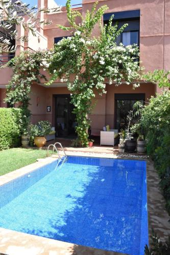 Villa avec piscine chauffée & privée 3 chambres — 4-Star Luxury Hotel in Marrakesh, Morocco