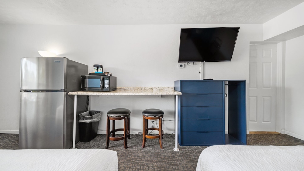 Grand Traverse Motel - photo 13
