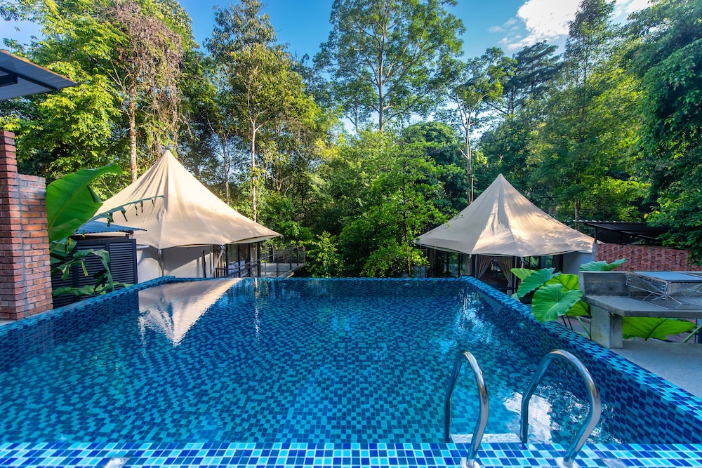 Boulder Valley - carbon neutral hotel in George Town