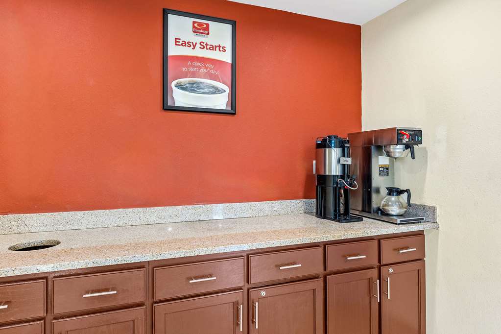 Econo Lodge Akron Copley Northwest - photo 7