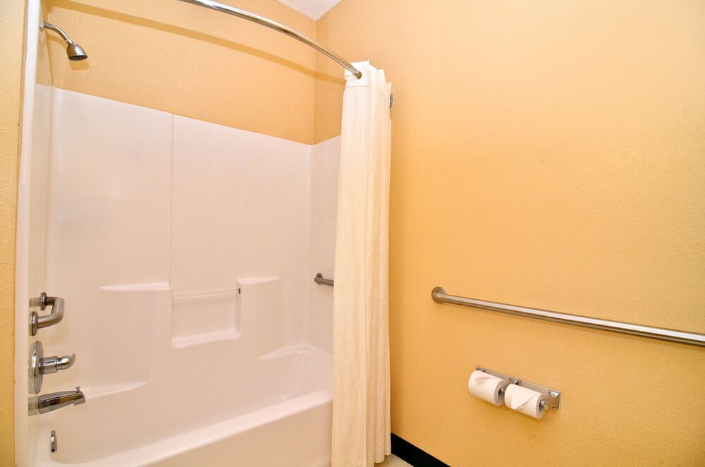 Econo Lodge Valdosta - photo 20