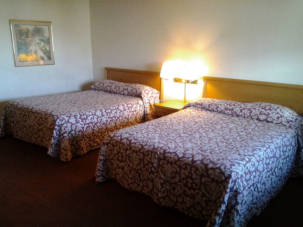 Yakima Valley Inn - photo 3